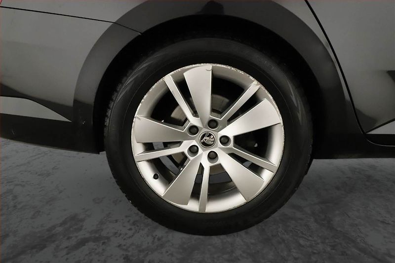 Škoda Superb (2019) 2.0 TDI, Automat, Navi - fotka 12 z 17