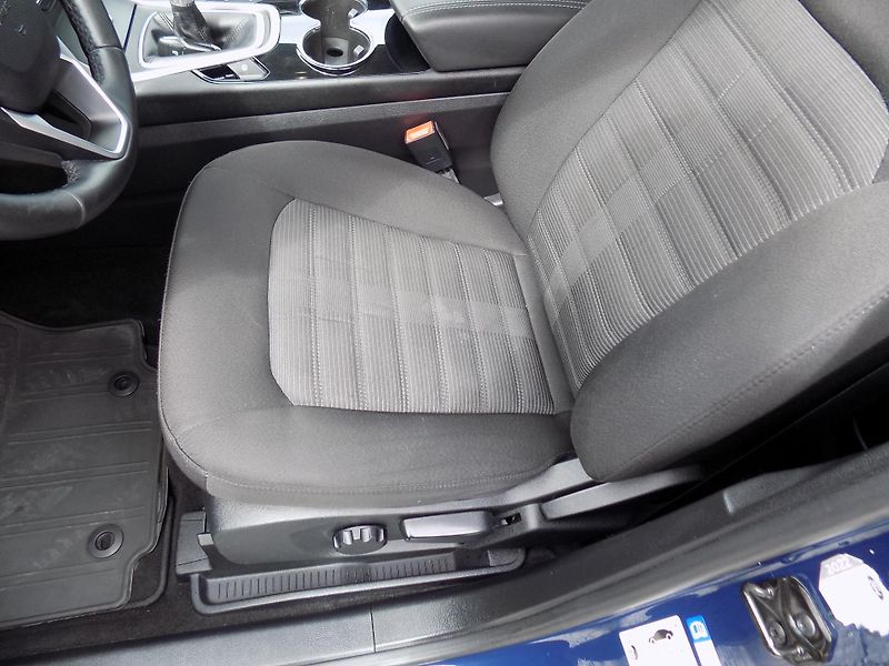 Ford Galaxy 2,0 TDCI 132 KW NAVI 7 MÍST - fotka 23 z 50