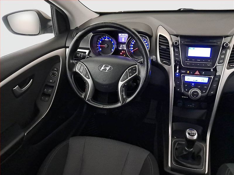Hyundai i30 (2015) Weekend 1.6 GDI, Serv.kniha - fotka 7 z 19