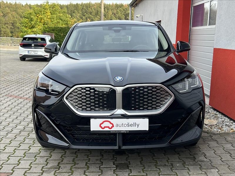 BMW iX2 0,0 eDrive20  Záruka 150kW - fotka 9 z 39