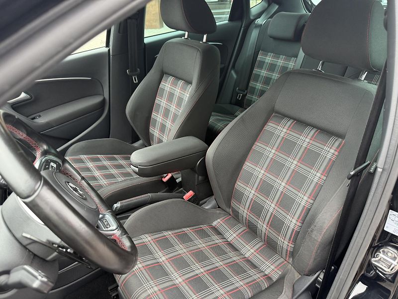 Volkswagen Polo V 1.8 GTI 141 kW - fotka 10 z 21