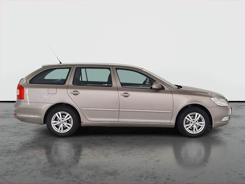 Škoda Octavia (2011) Ambition 1.6 TDI, Serv.kniha - fotka 6 z 18