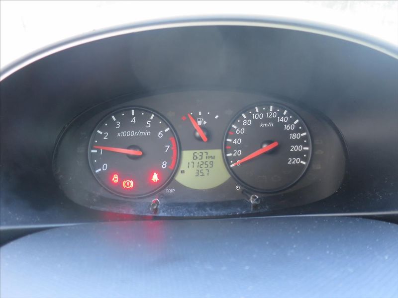 Nissan Micra 1,2  i - fotka 9 z 14