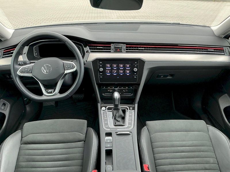 Volkswagen Passat (2021) 2.0 TDI DSG Elegance R-Line - fotka 5 z 22