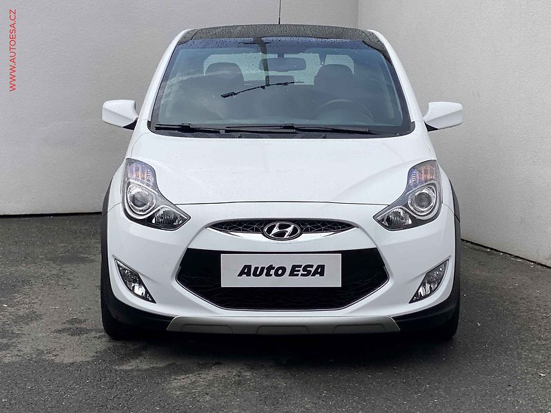 Hyundai ix20 (2015) 1.6i, CrossLine, AT, TZ - fotka 2 z 17
