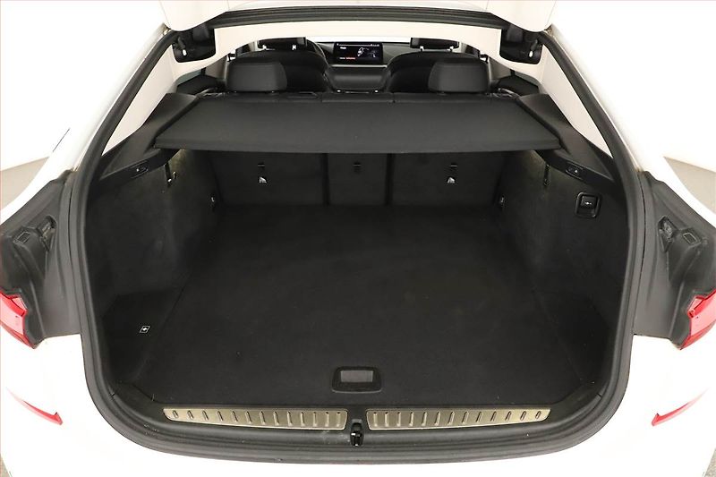 BMW Řada 6 (2022) 640i xDrive GT - fotka 11 z 20