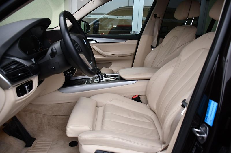 BMW X5 xDrive40d  K360°ACC ČR - fotka 13 z 38