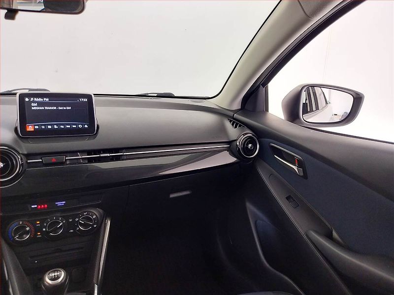 Mazda 2 (2015) 1.5 16V, Tempomat - fotka 8 z 17