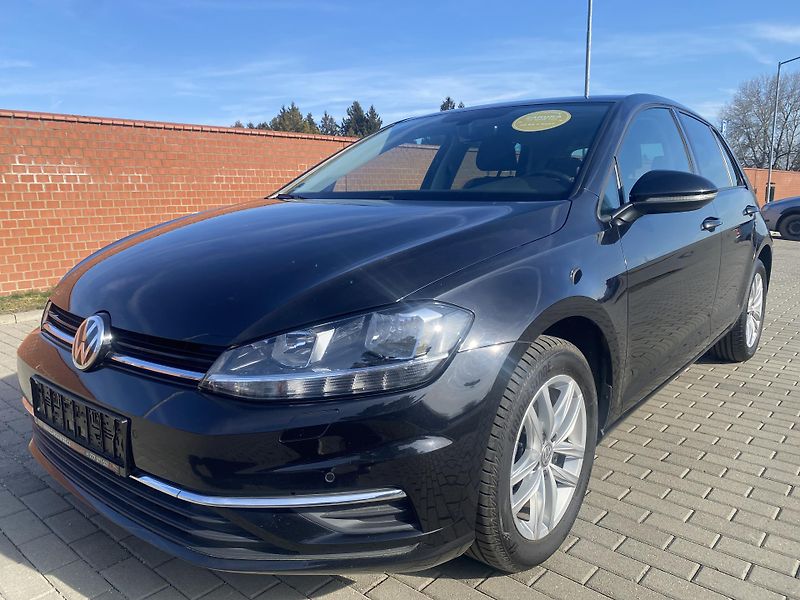 Volkswagen Golf 1.6TDi,PLNÁ VÝB.SUPER STAV!! - fotka 44 z 48