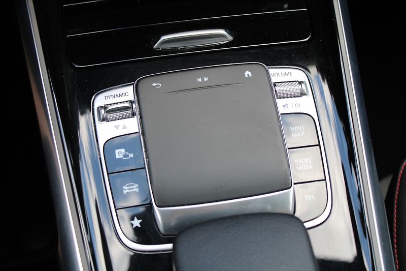 Mercedes-Benz GLB 2,0 220D  ČR,4MATIC,A/T,AMG - fotka 27 z 39