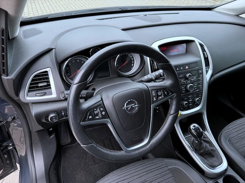 Opel Astra 1.4T 103 kW SPORTS TOURER - fotka 14 z 18