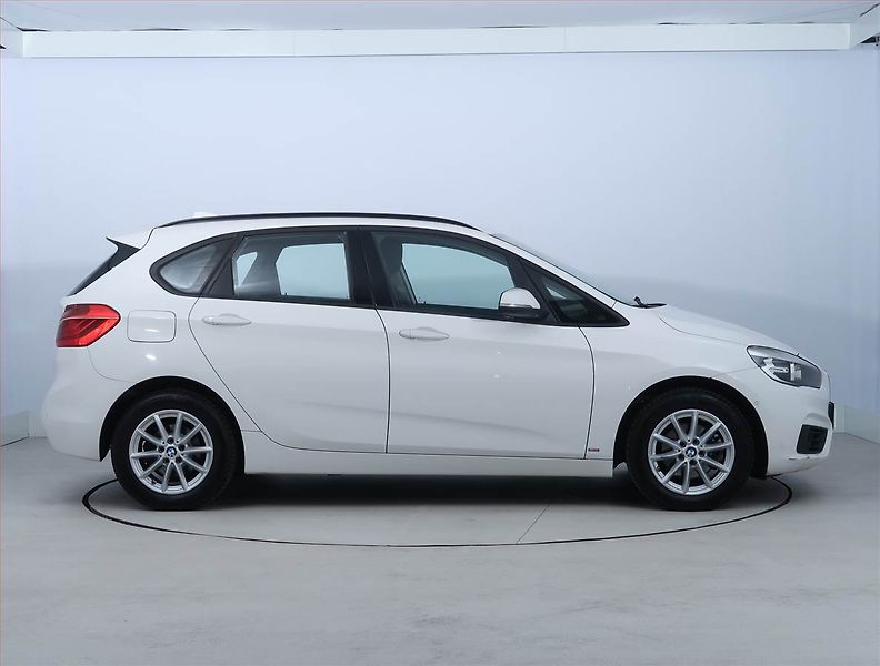 BMW Řada 2 (2017) 218d Active Tourer, Automat - fotka 6 z 23