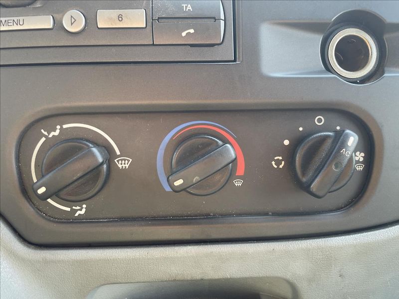 Ford Transit 2,2 TDCi*DPH*ČR*1. maj.*prav. - fotka 13 z 31