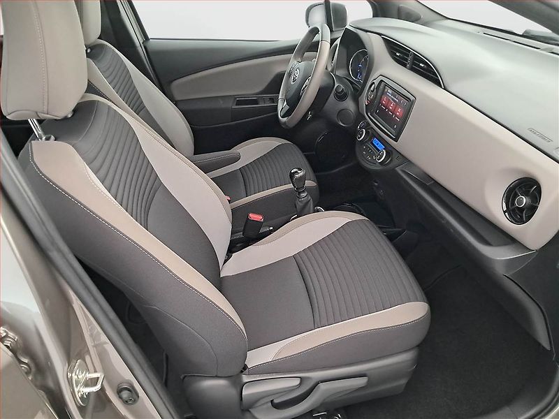 Toyota Yaris (2020) Style 1.5 Dual VVT-i - fotka 9 z 18