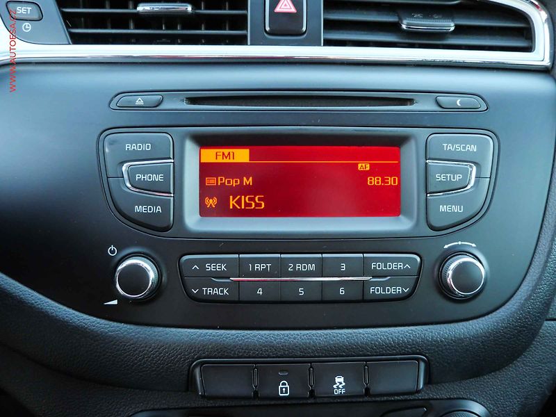 Kia Ceed (2017) 1.6CRDi, ČR, AC, tempo, park - fotka 17 z 18