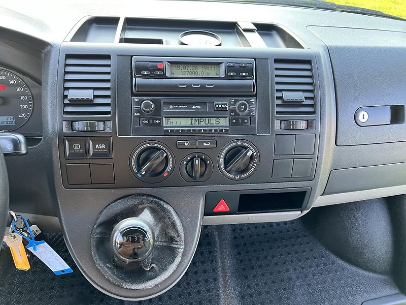 Volkswagen Transporter 1.9TDI 77KW,6MÍST,1MAJ,127TKM - fotka 32 z 45
