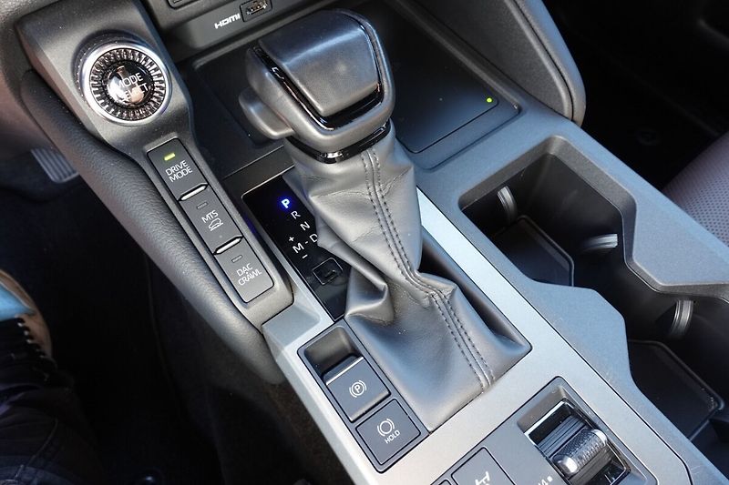 Toyota Land Cruiser 2.8D4-D  8 AT Invincible - fotka 22 z 39