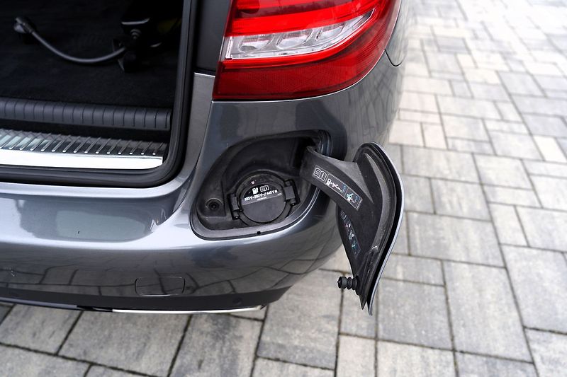 Mercedes-Benz Třídy C C 350e Plug -in hybrid/280PS - fotka 13 z 40
