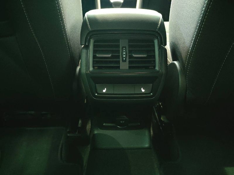 Škoda Karoq (2021) Sportline 2.0 TSI 4x4 (140kW/1 - fotka 24 z 31