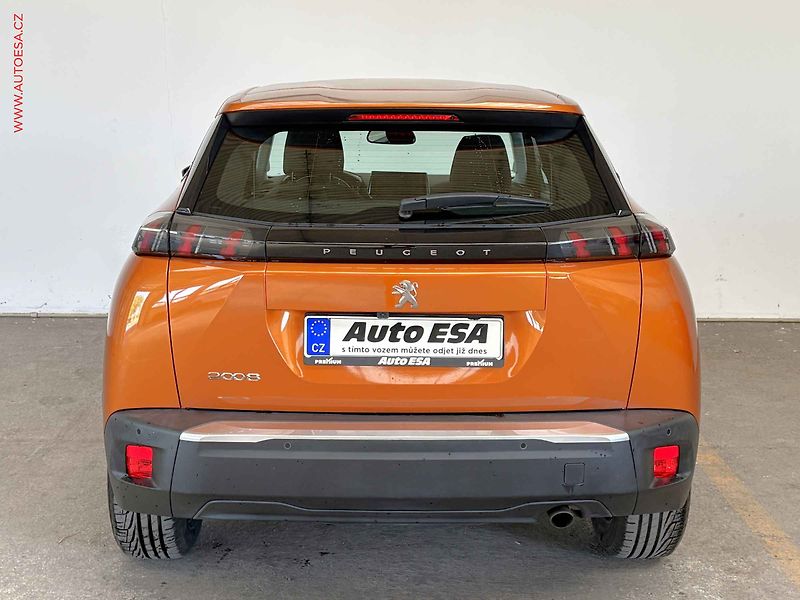 Peugeot 2008 (2021) 1.2PT, Active, LED, navi - fotka 5 z 16