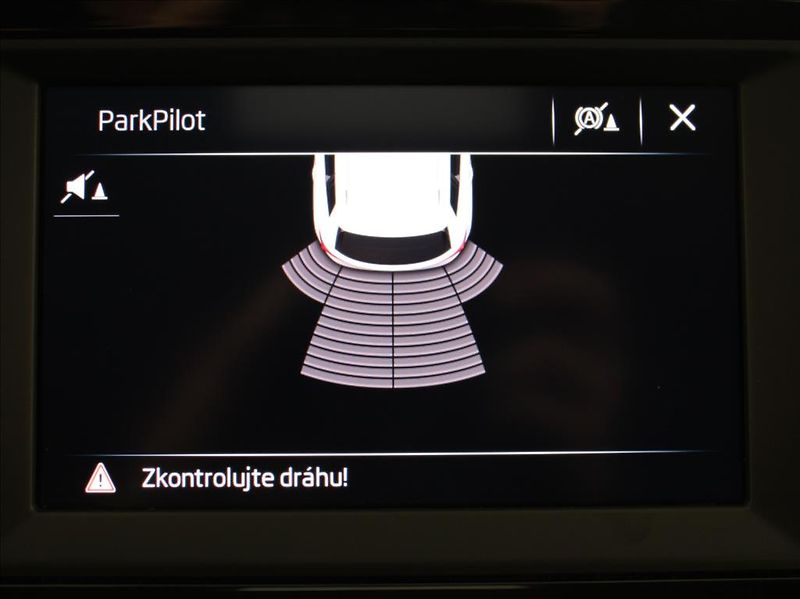 Škoda Karoq 2,0 TDi 110kW DSG 4x4 TZ 62tkm - fotka 10 z 24