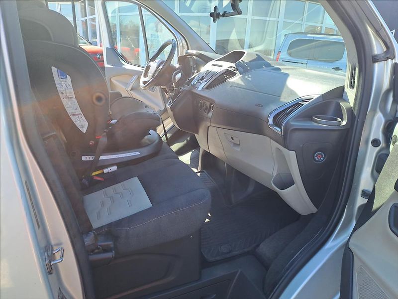Ford Tourneo Custom 2,0 TDCI 9 MÍST - fotka 8 z 21