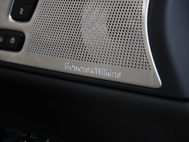 Volvo V90 2,0 B6 AWD Ultimate Dark B&W - fotka 18 z 27