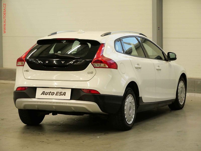 Volvo V40 (2014) 1.6 D2, Cross Country, AT - fotka 4 z 18
