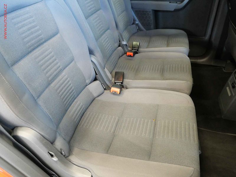 Volkswagen Touran (2010) 1.4 TSI, DSG - fotka 12 z 20