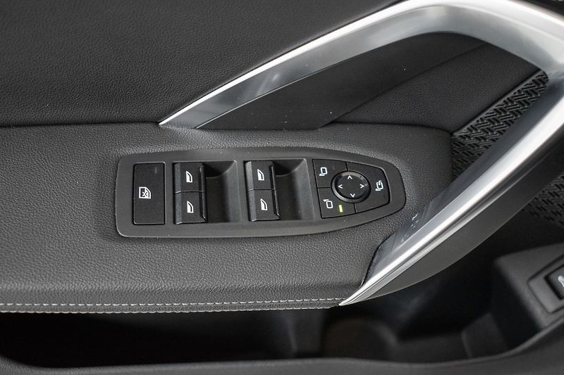 BMW X1 xDrive23d TAŽNÉ*2xKOLA*DPH*ČR* - fotka 17 z 46