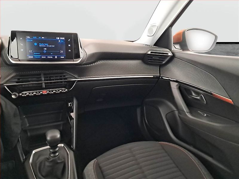 Peugeot 2008 (2021) 1.2 PureTech, ČR,1.maj - fotka 7 z 19