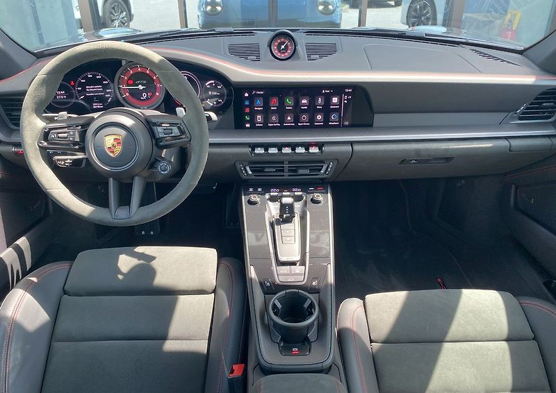 Porsche 911 (2024) Carrera 4 GTS Panorama - fotka 22 z 32