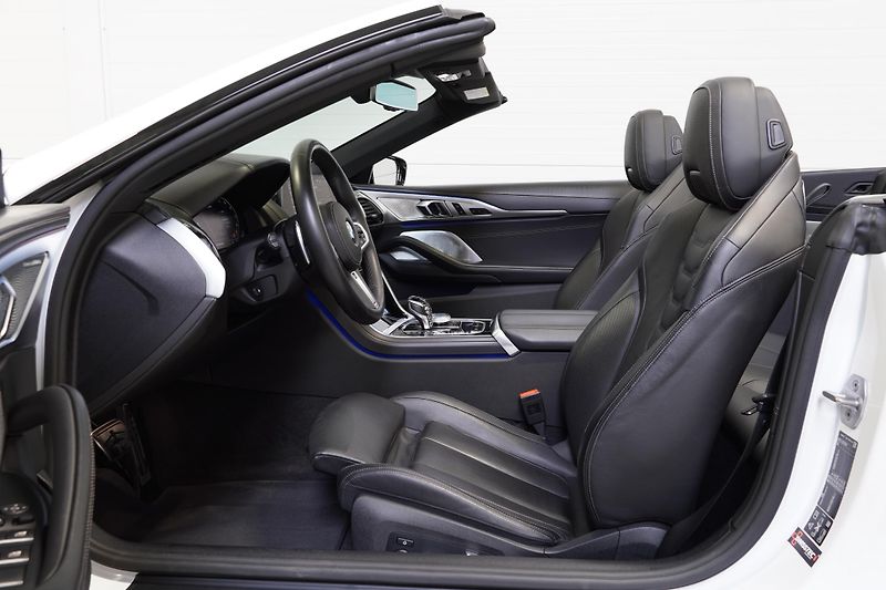 BMW Řada 8 BMW 850i Xdrive cabrio - fotka 18 z 44