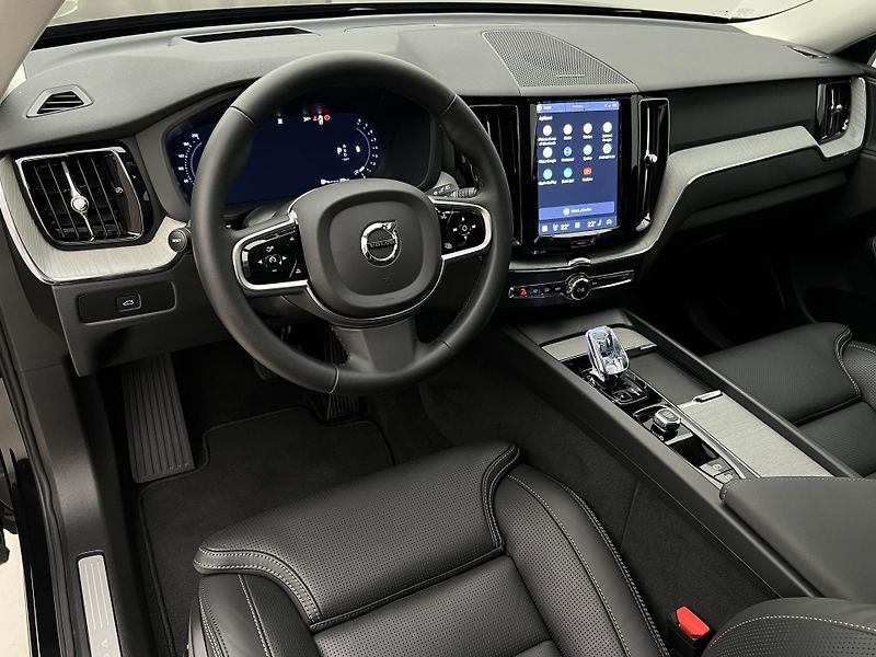 Volvo XC60 B5 AWD DARK PLUS AUT  - fotka 4 z 45