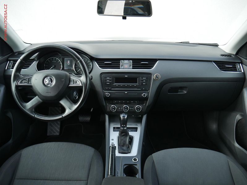 Škoda Octavia (2013) 2.0 TDi, ČR, Elegance, DSG - fotka 8 z 20