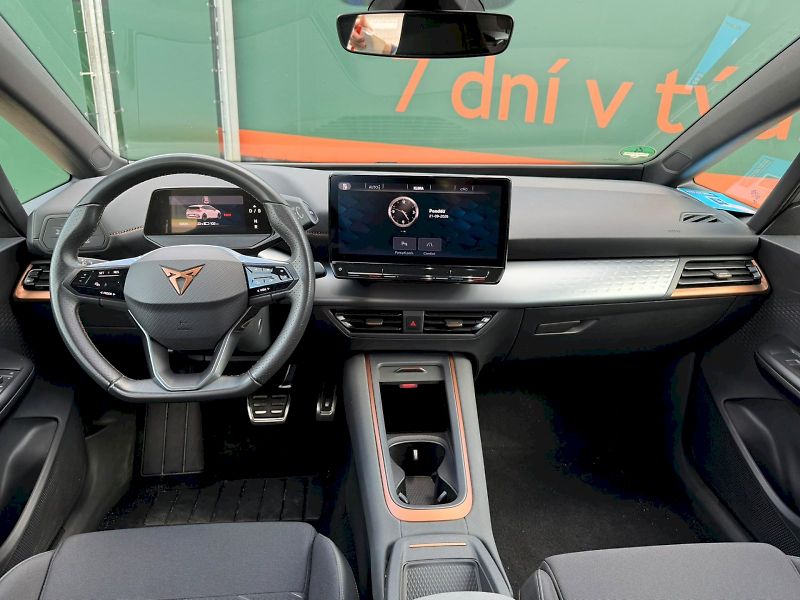 Cupra Born (2023) 150kW / 62kWh Electric - fotka 11 z 23