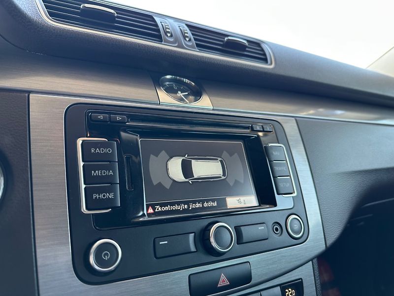 Volkswagen Passat (2013) 2.0TDi DSG, NAVI, EL. KUFR, - fotka 10 z 16