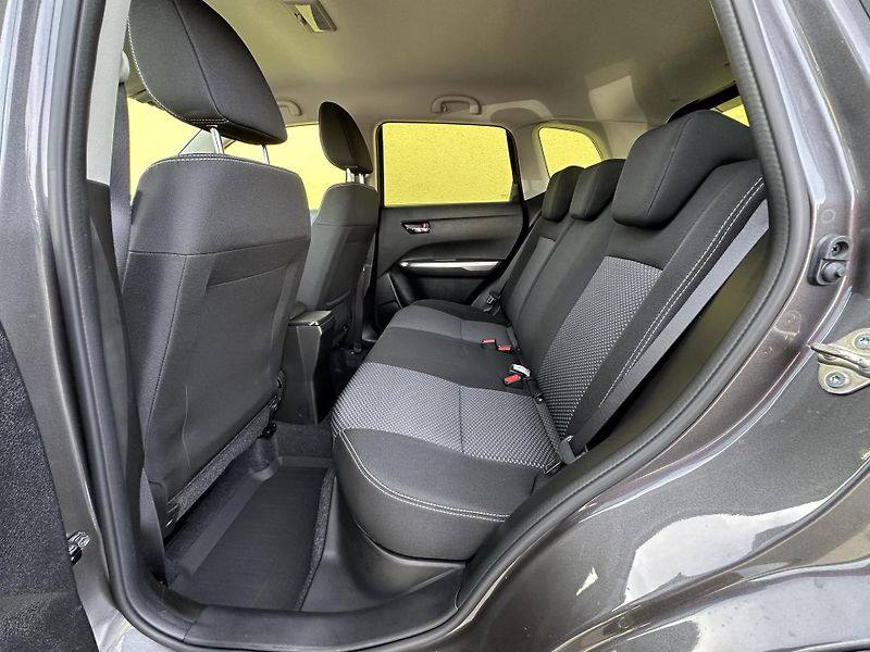 Suzuki Vitara (2024) 4x4*1.4 hybrid/95Kw * 1.Maj.  - fotka 26 z 38