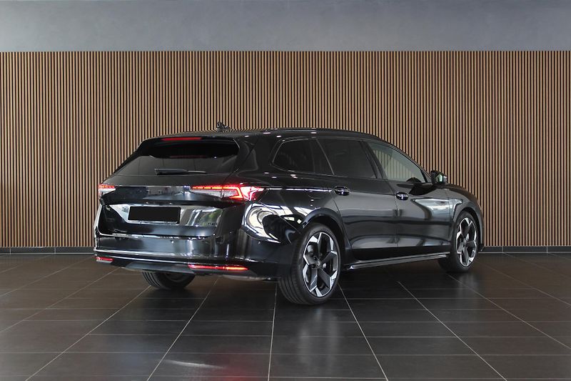 Škoda Superb TSI 4X4 195kW Sport Nez.To DCC - fotka 3 z 31