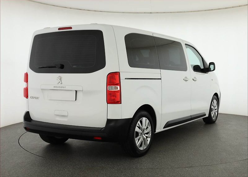 Peugeot Expert (2019) 2.0 BlueHDi, Bus, 8Míst, ČR - fotka 5 z 18