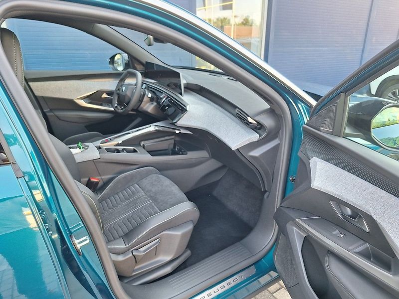 Peugeot 3008 (2026) GT Elektromotor 157 kW / 210 k - fotka 14 z 15