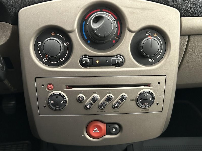 Renault Clio 1.1  . - fotka 19 z 26