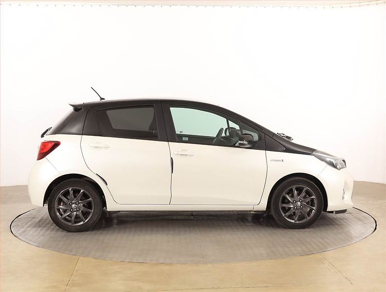 Toyota Yaris (2017) 1.5 Hybrid, Automat - fotka 6 z 19