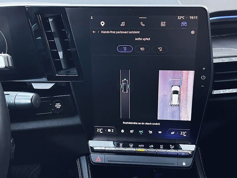 Renault Austral (2024) ICONIC full hybrid E-TECH 200 - fotka 14 z 30