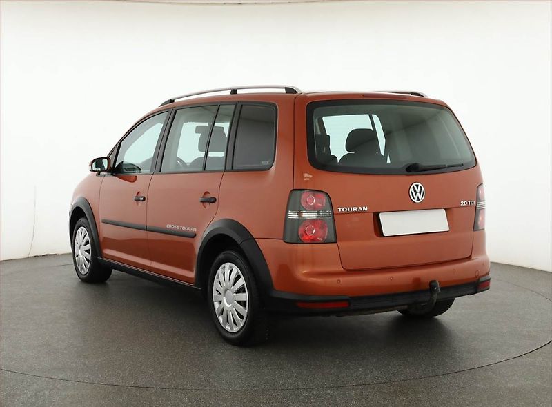 Volkswagen Touran (2008) Cross 2.0 TDI, Automat, Xenony - fotka 4 z 12