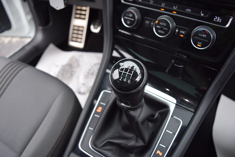 Volkswagen Golf Variant (2016) 1.4TSI 92kw CLBMT BMT PAN TAŽ - fotka 37 z 49