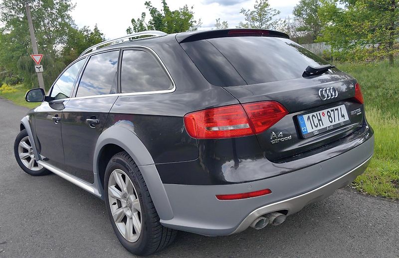 Audi A4 Allroad (2011) Audi A4 Allroad 2.0 TDI 105kw - fotka 9 z 12