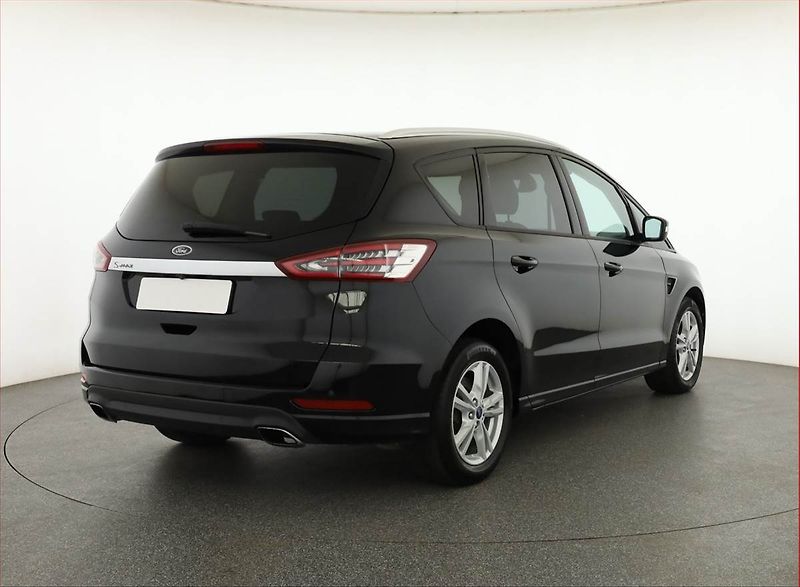 Ford S-MAX (2019) 2.0 EcoBlue, Automat - fotka 5 z 21