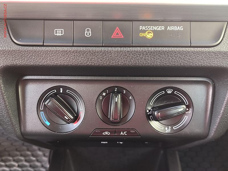 Škoda Fabia (2015) 1.4TDi, ČR, AC, temp, STK8/27 - fotka 13 z 15