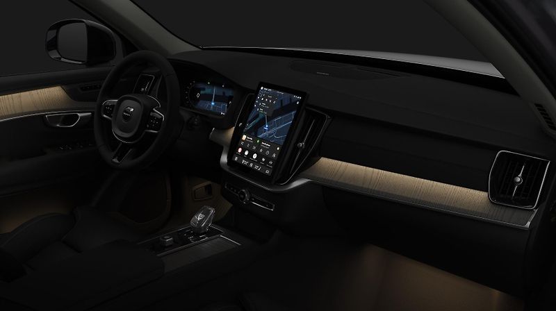 Volvo XC90 (2026) B5 AWD PLUS DARK - fotka 12 z 12